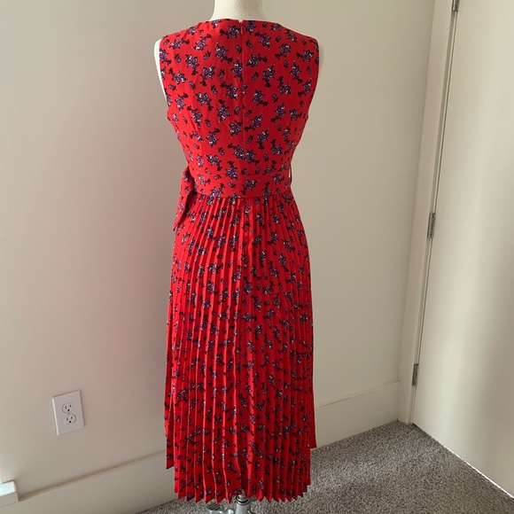 Tahari NWT Sleeveless Red Floral Print Pleated Midi Dress - Picture 6 of 16